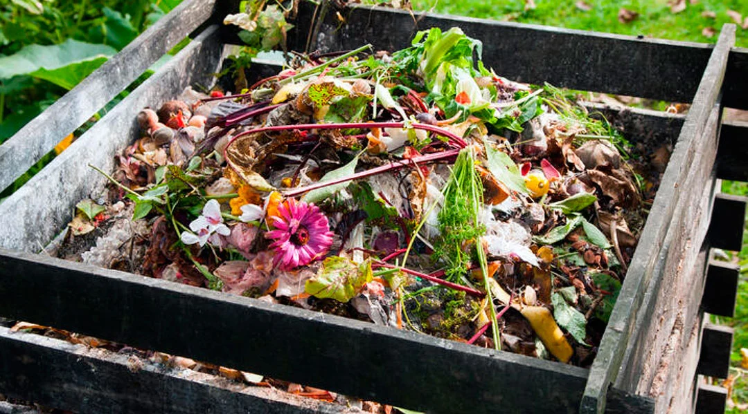 Reciclaje de restos de jardín y domésticos